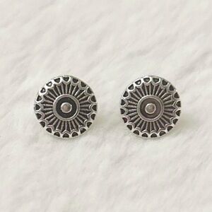 5/$15 🩷 MUST BUNDLE Round Sunburst Silver Stud Earrings